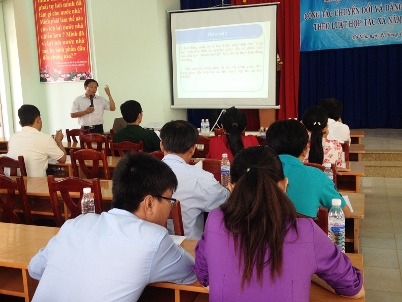 Gò Dầu tổ chức tập huấn công tác chuyển đổi, đăng ký lại HTX theo Luật hợp tác 2012